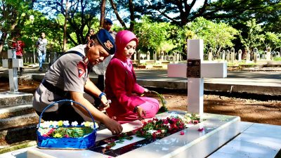 Menyambut HUT Brimob Ke-79, Satbrimob Polda Sulsel Ziarah Ke Taman Makam Pahlawan