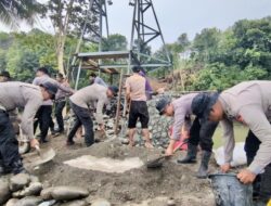 Bukti Nyata Personel Batalyon C Pelopor Satbrimob Polda Sulsel Kepada Masyarakat Dalam Membangun Jembatan Gantung di Desa Watu, Kab. Soppeng
