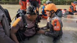 Gerak Cepat Personel Batalyon C Pelopor Bersama Tim Gabungan Cari Korban Hanyut di Sungai Lacinde