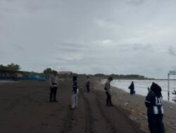 Patroli SAR Personel Batalyon A Pelopor Satbrimob Polda Sulsel Amankan Kawasan Wisata Saat Akhir Pekan