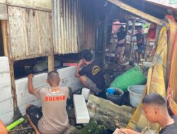 Wujud Kepedulian Nyata, Personel Batalyon C Pelopor Bangun Bedah Rumah Warga