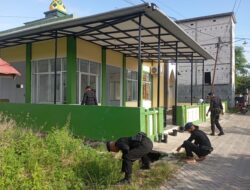 Jumat Bersih, Batalyon C Pelopor Wujudkan Kepedulian Lingkungan di Masjid Baitul Huda BTN Alda Persada