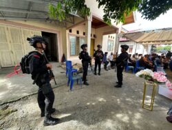 Personel Batalyon D Pelopor Laksanakan Patroli Pengamanan Acara Adat Pengukuhan Balailo Baebunta