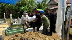 Personel Batalyon C Pelopor Laksanakan Giat Melayat dan Bantu Prosesi Pemakaman Keluarga Personel