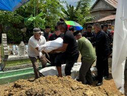 Personel Batalyon C Pelopor Laksanakan Giat Melayat dan Bantu Prosesi Pemakaman Keluarga Personel