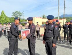 Berbagi Kebahagiaan Ramadan, Personel Brimob Batalyon D Pelopor Terima Parsel