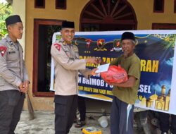 Batalyon D Pelopor Salurkan Zakat Fitrah kepada Masyarakat yang Berhak