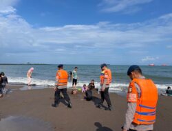 Aksi Humanis Ditempat Wisata Batalyon A Pelopor Sapa Dan Himbau Pengunjung Pantai Bosowa