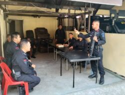 Personel Siaga Aman Nusa I dan II Batalyon B Pelopor Terima Materi Pengenalan Senjata Gas Keltek