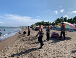 Personel Batalyon A Pelopor Intensifkan Patroli SAR di Hari Libur di Pantai Biru Makassar