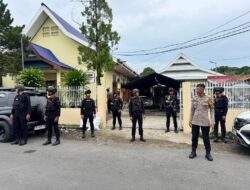 Beri Rasa Aman Peringatan Paskah dan Ibadah Minggu Umat Nasrani, Patroli Batalyon C Pelopor Sulsel Sambangi Gereja di Bone