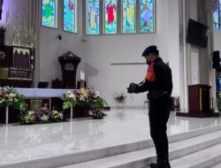 Di Balik Dingin Pagi, Pasukan Gegana Sterilisasi Gereja di Makassar