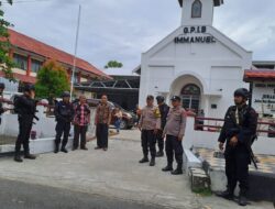 Personel Batalyon B Pelopor Satbrimob Polda Sulsel Melaksanakan Patroli ke Tempat Ibadah