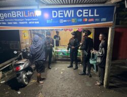 Patroli Malam Brimob di Mancani Perkuat Rasa Aman Warga