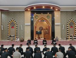 Tadarus Penuh Khidmat Personel Batalyon A Pelopor di Masjid