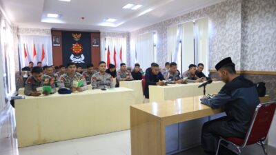 *Gegana Tak Hanya Siaga, Iman Pun Diperkuat di Tengah Tugas*