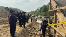 *PERSONEL GABUNGAN LAKSANAKAN PENERTIBAN AKTIVITAS PERTAMBANGAN DI KECAMATAN BAJO BARAT KABUPATEN LUWU*
