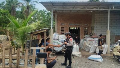 Brimob Sambangi Warga Mancani, Jaga Kamtibmas Tetap Kondusif