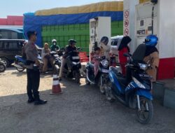 Antrian BBM Bersubsidi Mengular, Brimob Bone Pastikan Aktivitas Warga Tetap Lancar