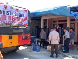 Brimob Batalyon C Pelopor Salurkan Air Bersih untuk Warga Bone, Hadir di Tengah Musim Kemarau