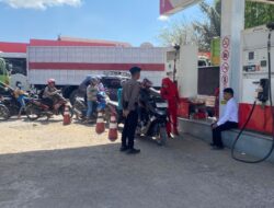 Batalyon C Pelopor Kawal Antrean BBM di Bone, Personel Kedepankan Pendekatan Humanis