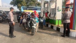 Brimob Bone Kawal Antrean BBM Subsidi, Pastikan Situasi SPBU Tetap Tertib dan Kondusif