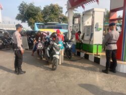 Brimob Bone Kawal Antrean BBM Subsidi, Pastikan Situasi SPBU Tetap Tertib dan Kondusif