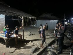 Patroli malam Brimob hadir menyapa warga, jaga kamtibmas di Mancani