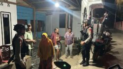 Patroli Malam, Brimob Sambangi Warga Mancani Jaga Kamtibmas