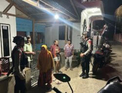 Patroli Malam, Brimob Sambangi Warga Mancani Jaga Kamtibmas