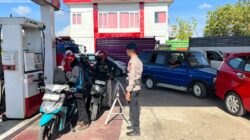 Brimob Bone Siaga di 8 SPBU, Antisipasi Gangguan Kamtibmas Saat Antrean BBM