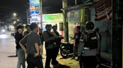 Jaga situasi tetap kondusif, personel Batalyon A Pelopor patroli kamtibmas di Jalan Abu Bakar Lambogo
