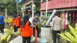 Di Tengah Kekeringan, Brimob dan Tim Terpadu Hadir Salurkan Air Bersih untuk Warga Wajo