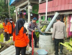 Di Tengah Kekeringan, Brimob dan Tim Terpadu Hadir Salurkan Air Bersih untuk Warga Wajo