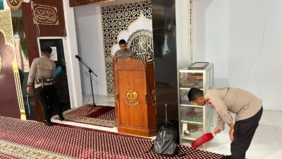 Brimob Sulsel Peduli Rumah Ibadah, Bersihkan Masjid At-Taufiq Amsir Parepare
