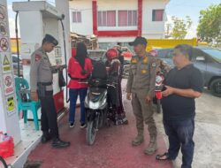 Brimob Tak Hanya Amankan SPBU, Personel Batalyon C Pelopor Sigap Bantu Warga
