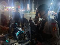 *PATROLI MALAM PERSONEL KOMPI 3 BATALYON D PELOPOR BKO POLSEK BUA, HADIR MENYAPA DAN MEMBERIKAN RASA AMAN KEPADA MASYARAKAT*
