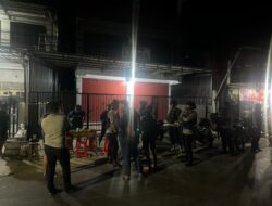 Personel Batalyon A Pelopor Satbrimob Polda Sulsel Laksanakan Patroli Kamtibmas, Imbau Masyarakat di Jl. Kandea